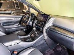 Lexus LM 300h Edition - фото 9