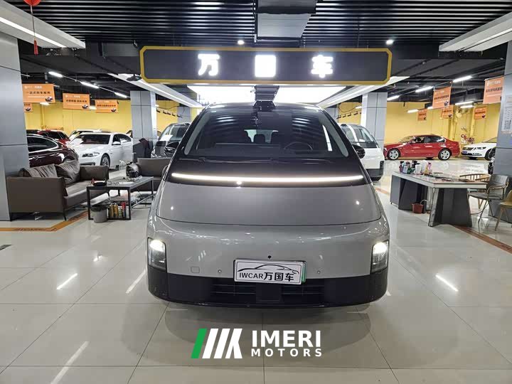 Li Auto MEGA Ultra - автомобиль из Китая