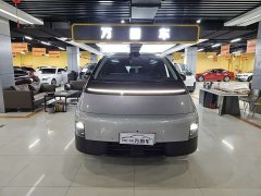 Li Auto MEGA Ultra - фото 1