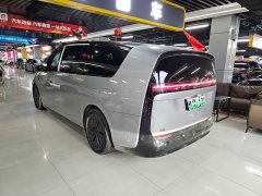 Li Auto MEGA Ultra - фото 8