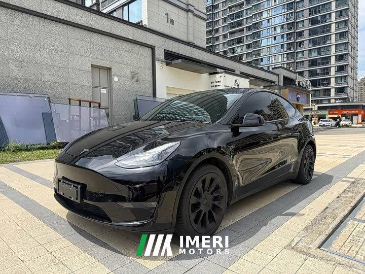 Tesla Model Y Standard Range Edition - автомобиль из Китая