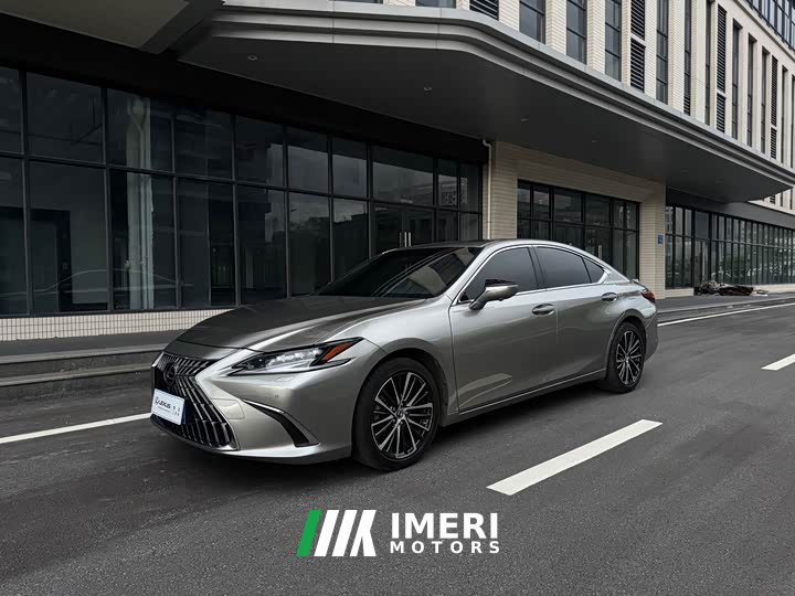 Lexus ES 300h Edition - автомобиль из Китая