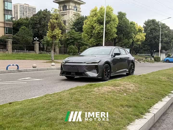Changan UNI-V 1.5T Premium Version - автомобиль из Китая