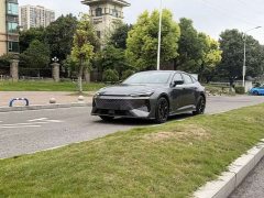 Changan UNI-V 1.5T Premium Version - фото 1