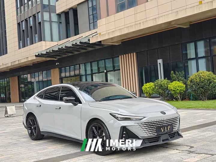Changan UNI-V 1.5T Premium Version - автомобиль из Китая