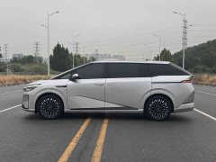 Xpeng X9 EREV 1602 Ultra - фото 4