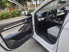Geely Emgrand 4th generation 1.5L CVT flagship - фото 7