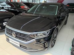Volkswagen Passat 330TSI Deluxe Edition - фото 1