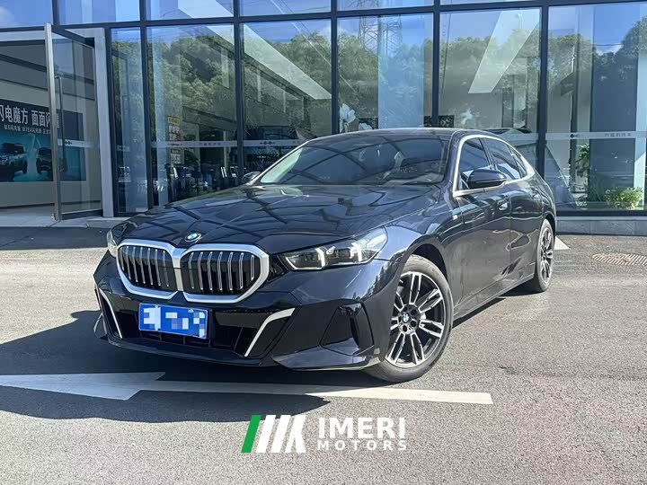 BMW 5 Series 530Li M Sport Luxury Package - автомобиль из Китая