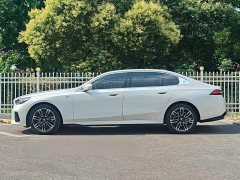 BMW 5 Series 2024 525Li M Sports Package - фото 3