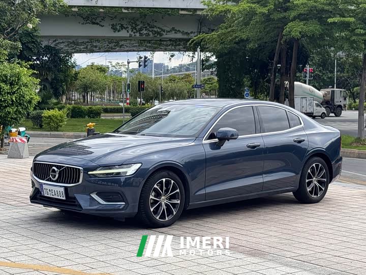 Volvo S60 T4 Momentum Luxury Edition