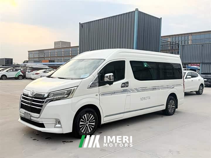 Lynk & Co HIACE 3.5L automatic 13-seat