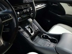 Lexus LM 2020 300h seven-seater elegant version - фото 8