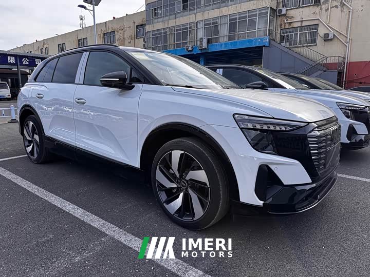 Audi Q5 e-tron 40 e-tron Shiny Mecha Suit - автомобиль из Китая
