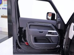 Land Rover Defender 90 3.0T P400 XS - фото 18