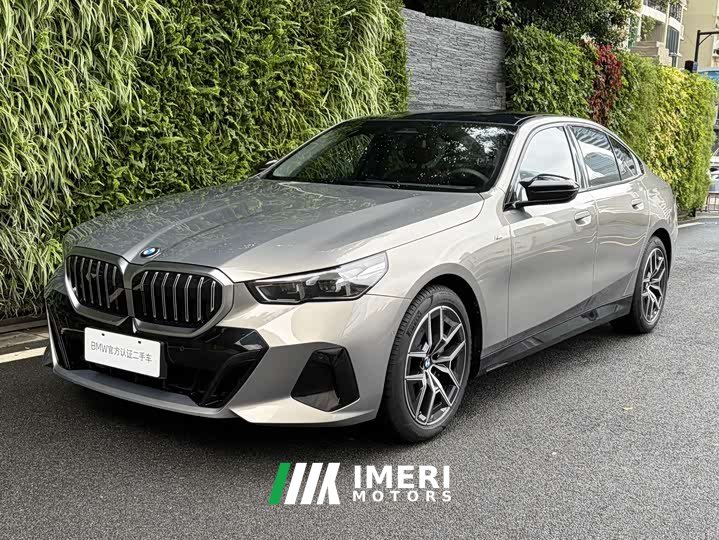 BMW 5 Series (Imported) 2024 525i M Sports Package - автомобиль из Китая