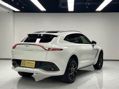 Aston Martin DBX 4.0T V8 Flawless Flame - фото 4