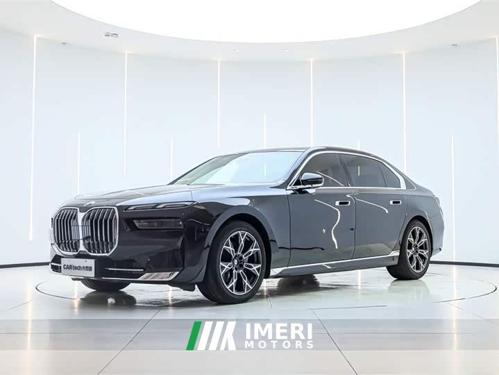 BMW 7 Series 2023 735Li Luxury Line - автомобиль из Китая