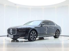 BMW 7 Series 2023 735Li Luxury Line - фото 1