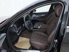 BMW 7 Series 2023 735Li Luxury Line - фото 17