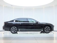 BMW 7 Series 2023 735Li Luxury Line - фото 4
