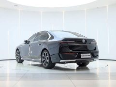 BMW 7 Series 2023 735Li Luxury Line - фото 8
