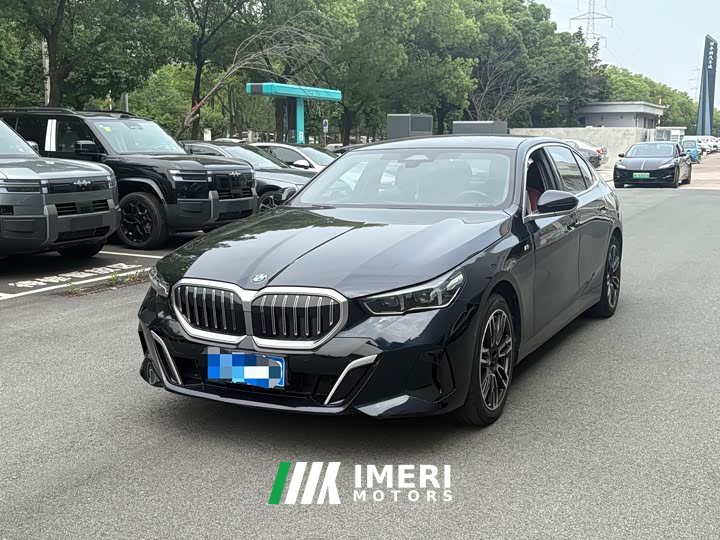 BMW 5 Series (Imported) 2024 525i M Sports Package - автомобиль из Китая