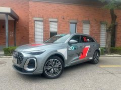 Audi Q5L 2.0T Exclusive Edition for Ten Million Users - фото 1