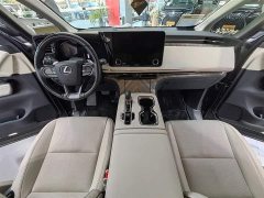 Lexus LM 2023 500h six-seater premium version - фото 7