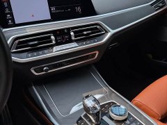 BMW X7 xDrive40i US version - фото 16
