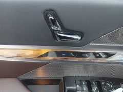 BMW 7 Series 2023 735Li Luxury Line - фото 10