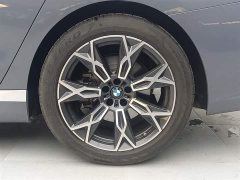 BMW 7 Series 2023 735Li Luxury Line - фото 18