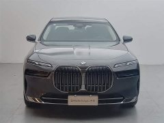 BMW 7 Series 2023 735Li Luxury Line - фото 2