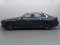 BMW 7 Series 2023 735Li Luxury Line - фото 3