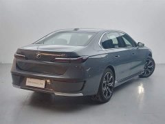BMW 7 Series 2023 735Li Luxury Line - фото 4