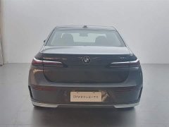 BMW 7 Series 2023 735Li Luxury Line - фото 5