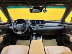 Lexus ES 2020 300h Premium Edition - фото 12