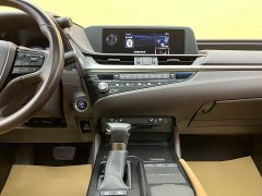 Lexus ES 2020 300h Premium Edition - фото 14