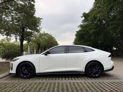 Changan UNI-V 1.5T premium - фото 4