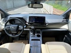 Toyota SIENNA 2021 2.5L Hybrid Premium Edition - фото 11