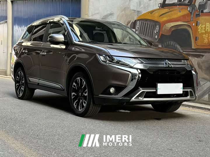 Mitsubishi Outlander 2020 2.4L four-wheel drive exclusive version, 5 seats - автомобиль из Китая