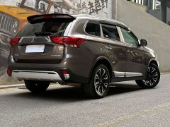Mitsubishi Outlander 2020 2.4L four-wheel drive exclusive version, 5 seats - фото 2