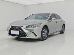 Lexus ES 200 Premium Edition - фото 1