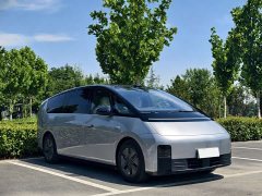 Li Auto Ideal MEGA 2025 Home Family Special Edition - фото 3