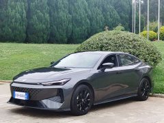 Changan UNI-V 2024 1.5T premium - фото 1