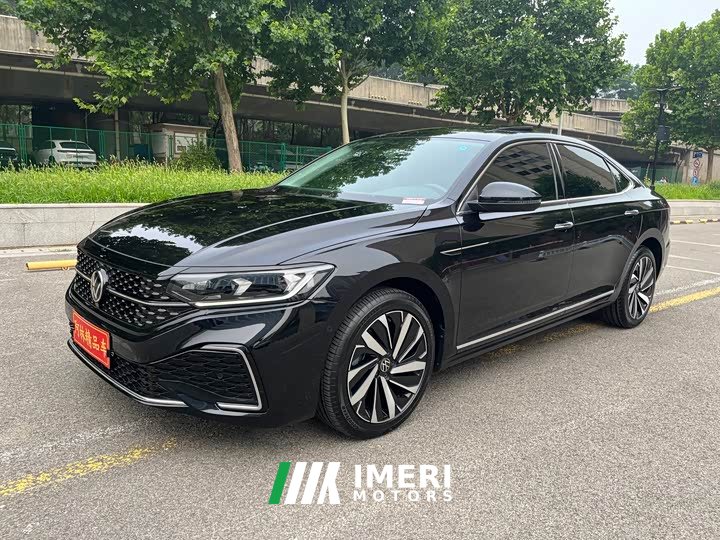 Volkswagen Passat 330TSI Starry Sky Deluxe Edition - автомобиль из Китая