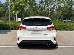 Ford Focus Hatchback EcoBoost 180 Automatic NeochaEDGE - фото 19