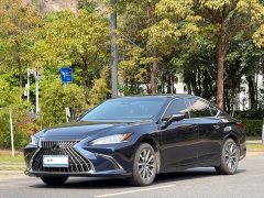 Lexus ES 200 Excellence Edition - фото 1