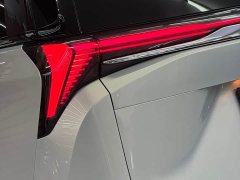 Buick GL8 Lu Zun Smart Edition - фото 8