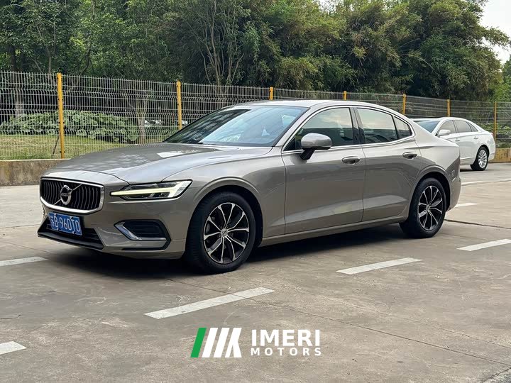 Volvo S60 T4 Momentum Luxury Edition